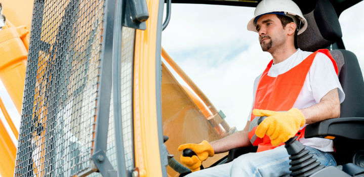 Step-by-step demonstration of OSHA Load Handling Safety Requirements showing load chart interpretation, boom angle calculations, and outrigger positioning per NCCCO certification requirements and ASME standards