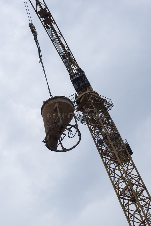 Step-by-step demonstration of Crane Alert in Texas: What Every Operator Must Know showing load chart interpretation, boom angle calculations, and outrigger positioning per NCCCO certification requirements and ASME standards